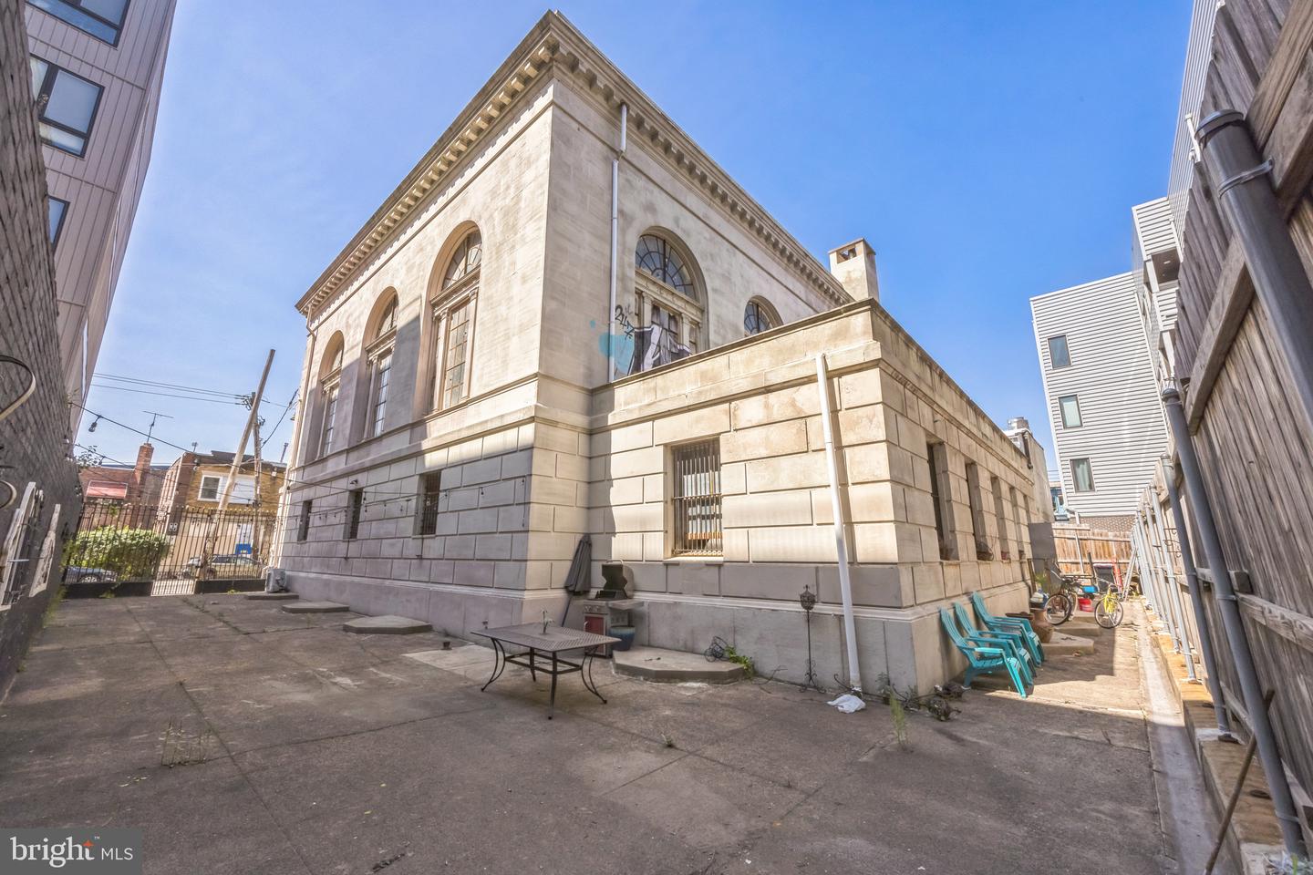 1805 E York St Property Photo 17
