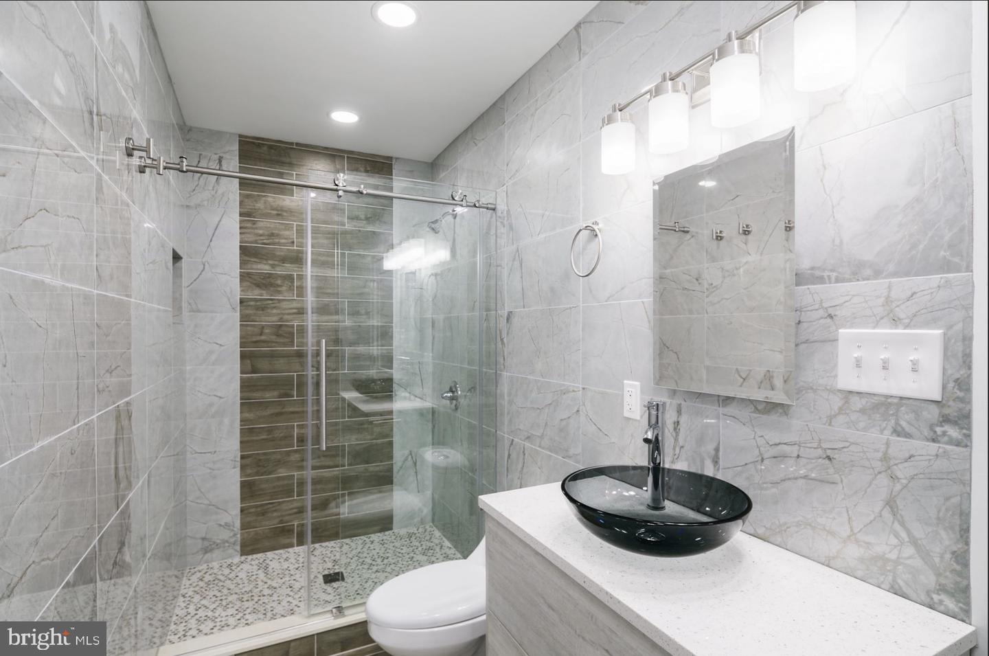 2950 Kensington Ave #2 Property Photo 6