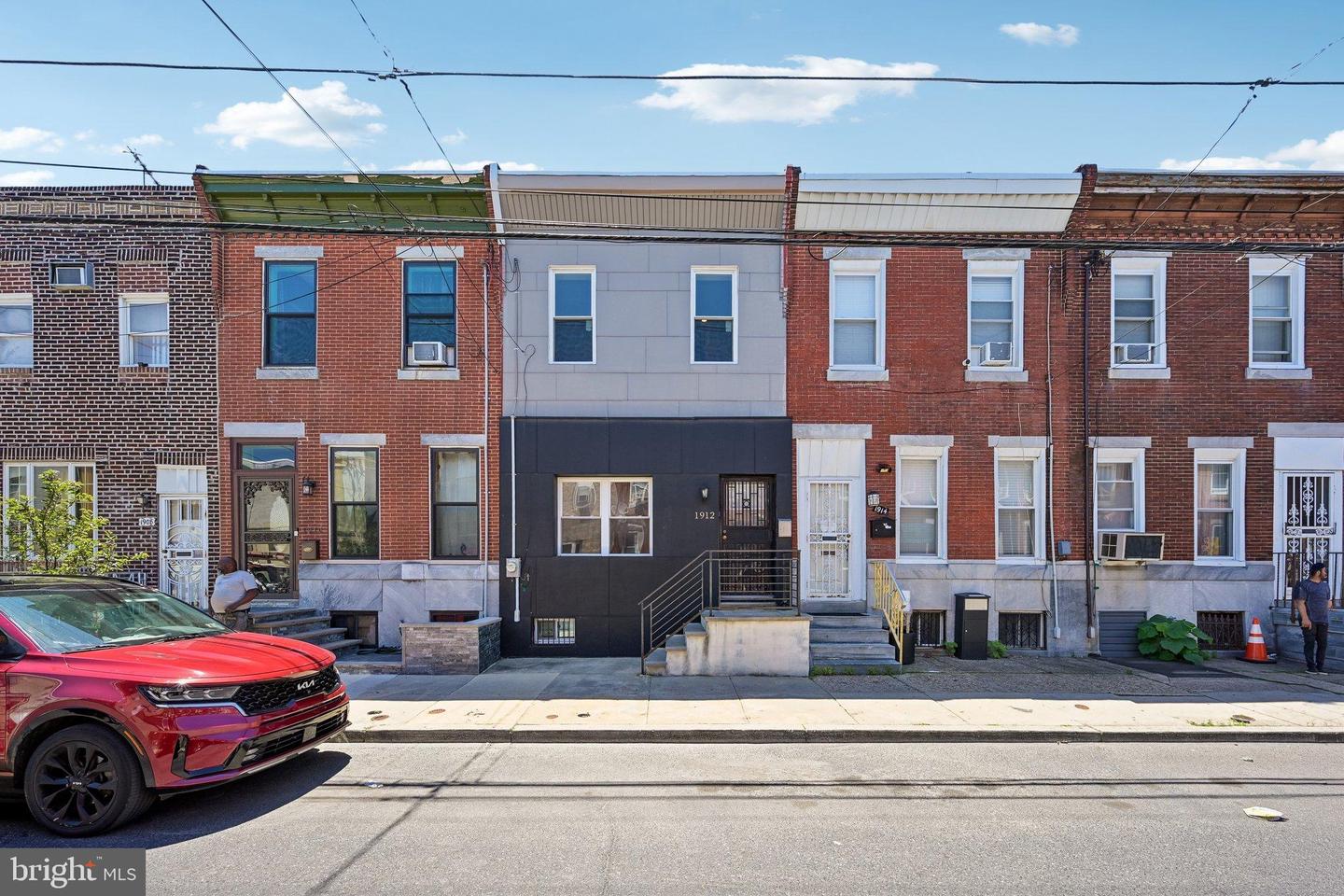 1912 Moore St Property Photo 1