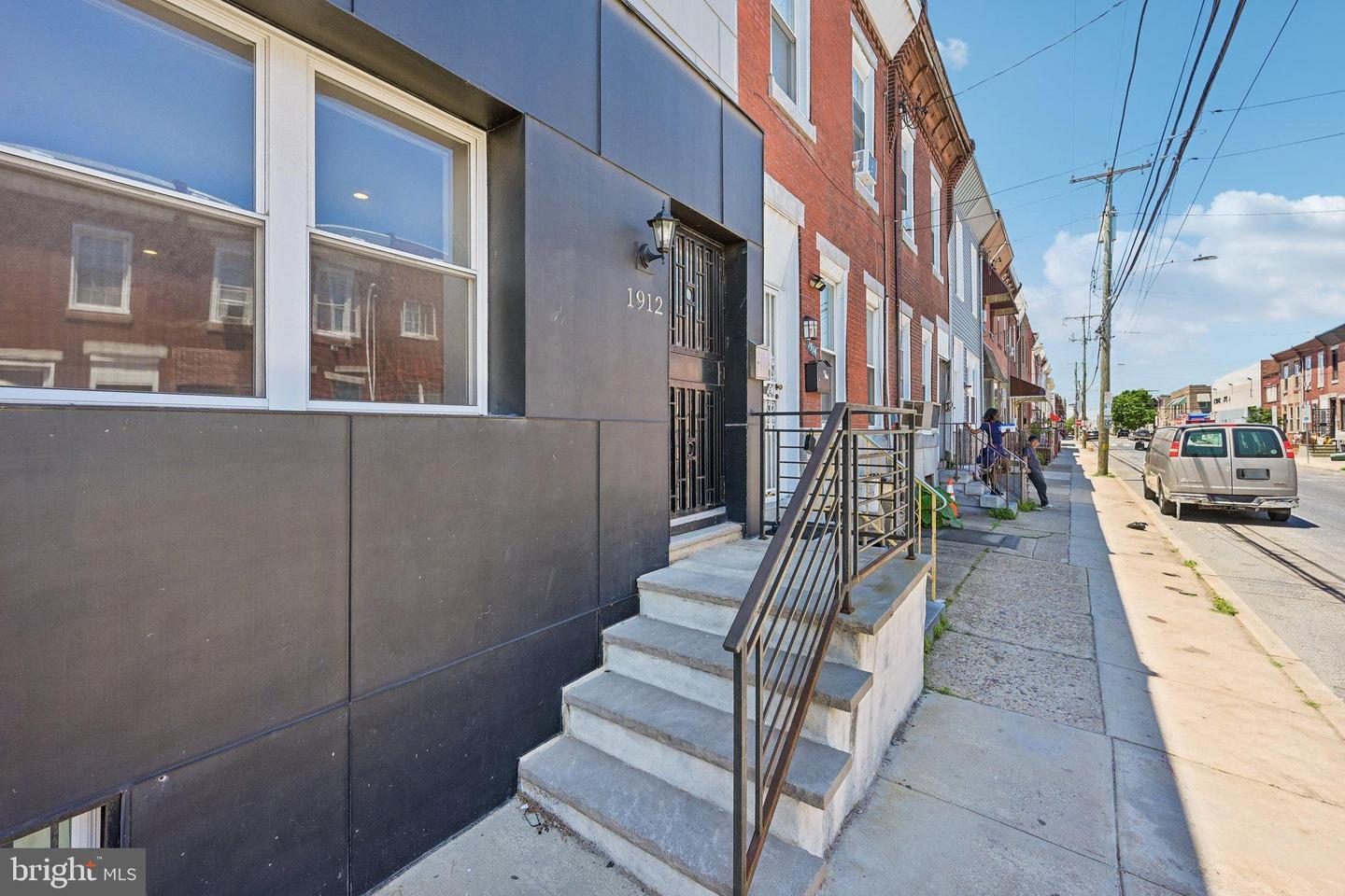 1912 Moore St Property Photo 2