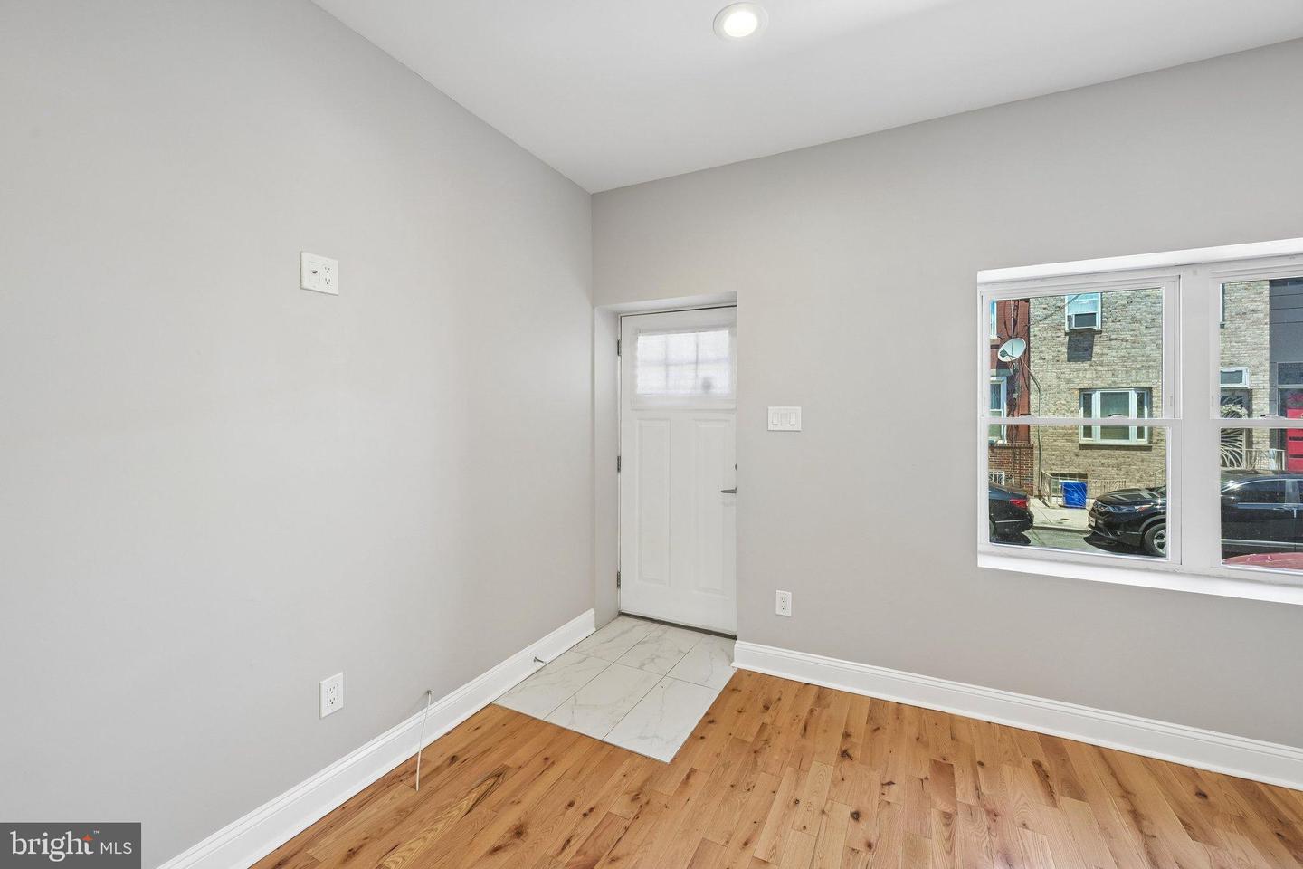 1912 Moore St Property Photo 3