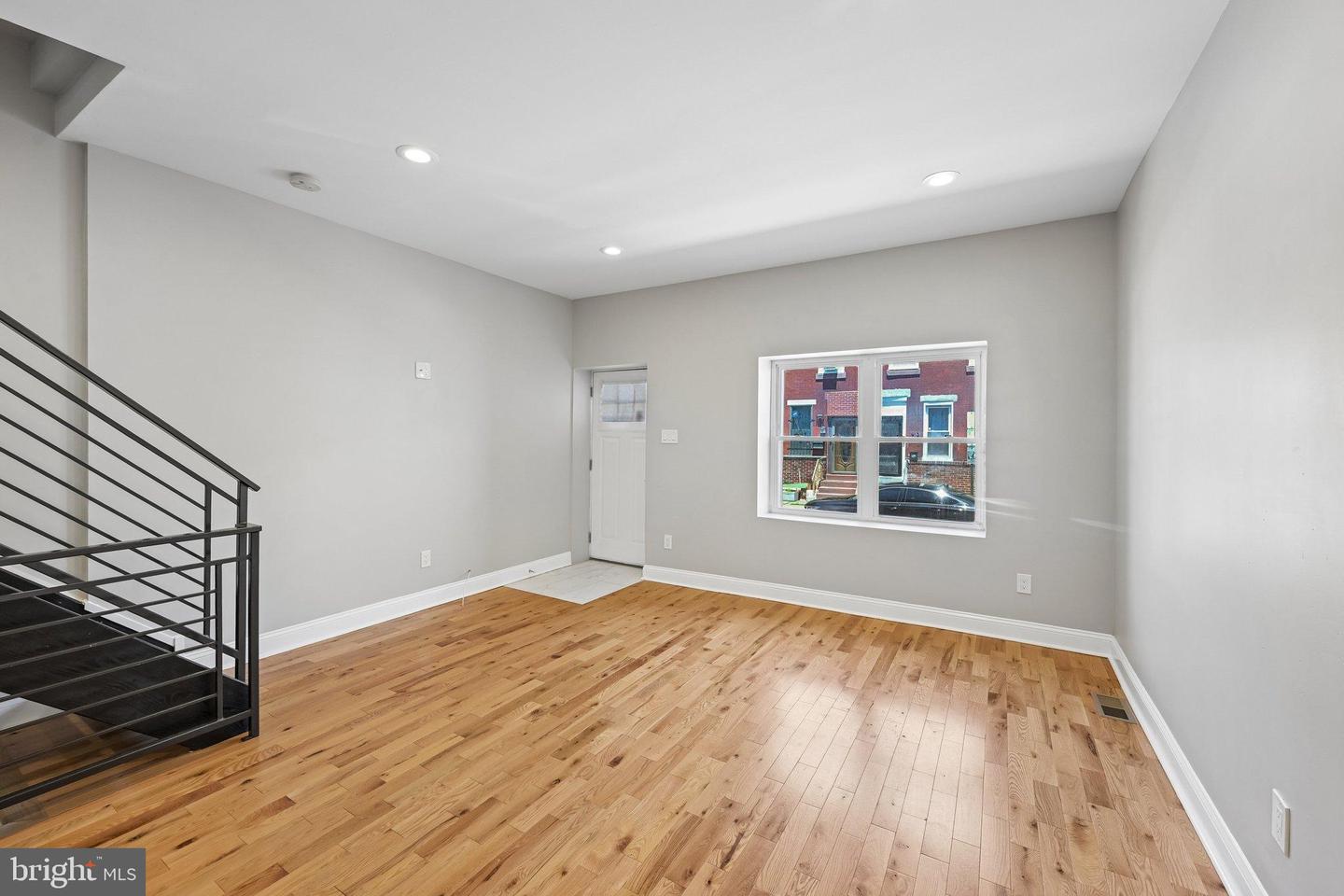 1912 Moore St Property Photo 4
