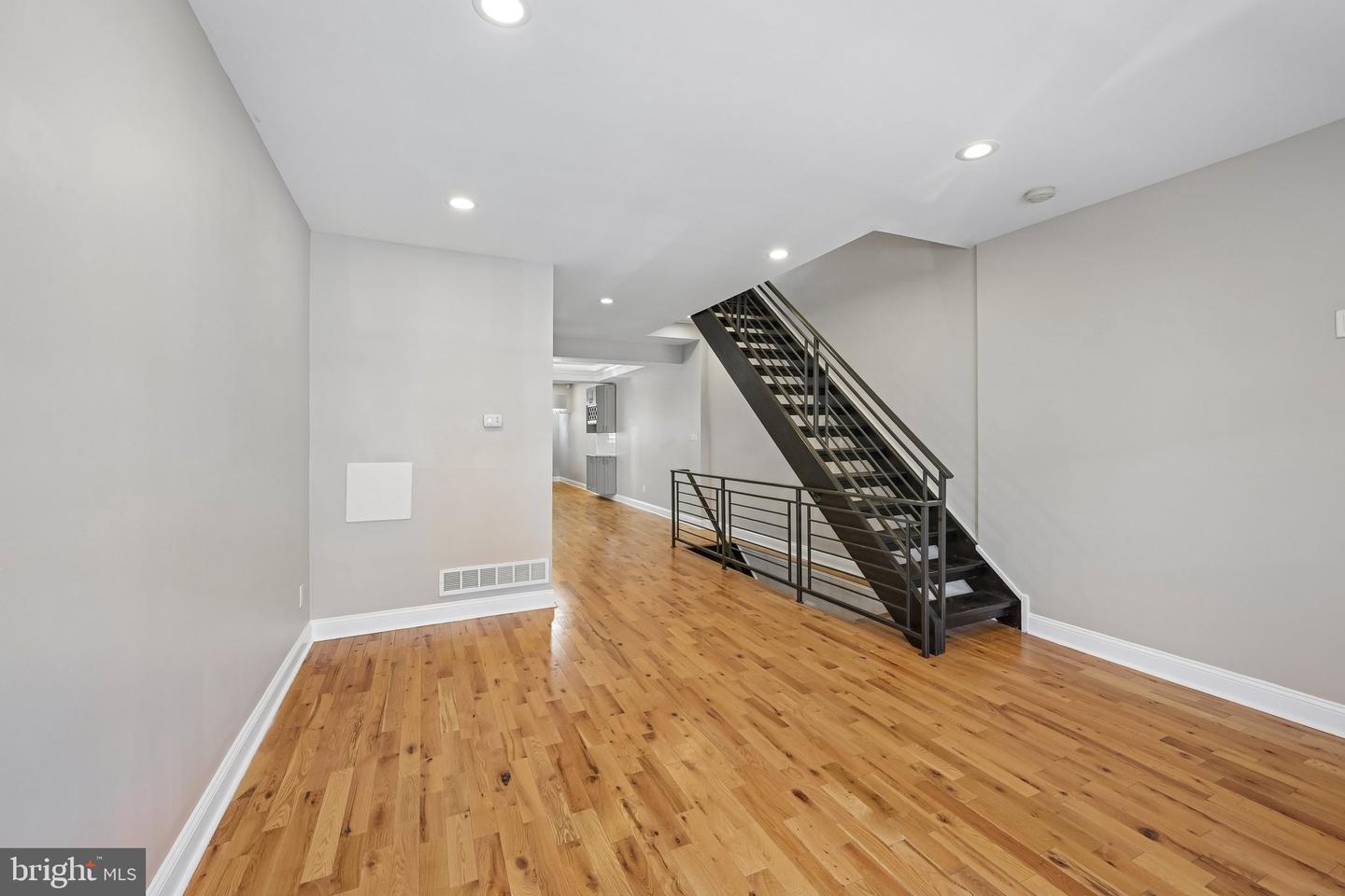 1912 Moore St Property Photo 5