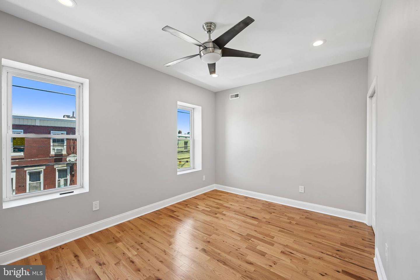 1912 Moore St Property Photo 12