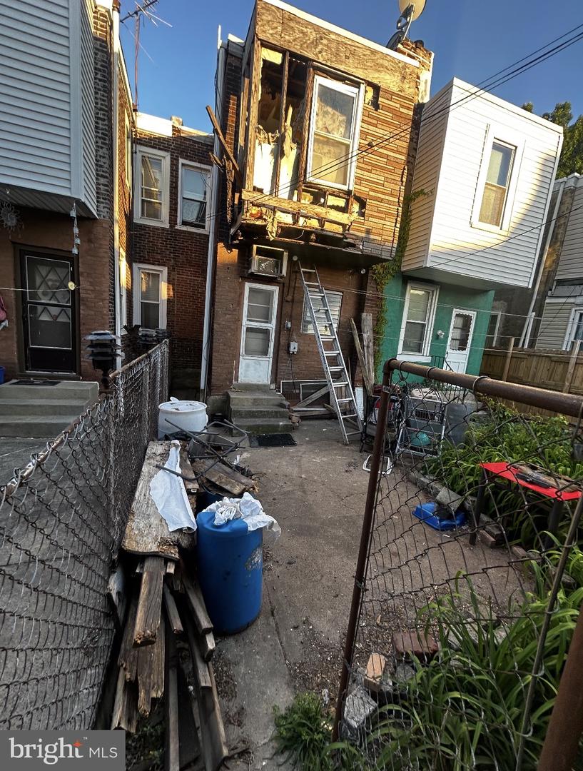 3432 Richmond St Property Photo 4
