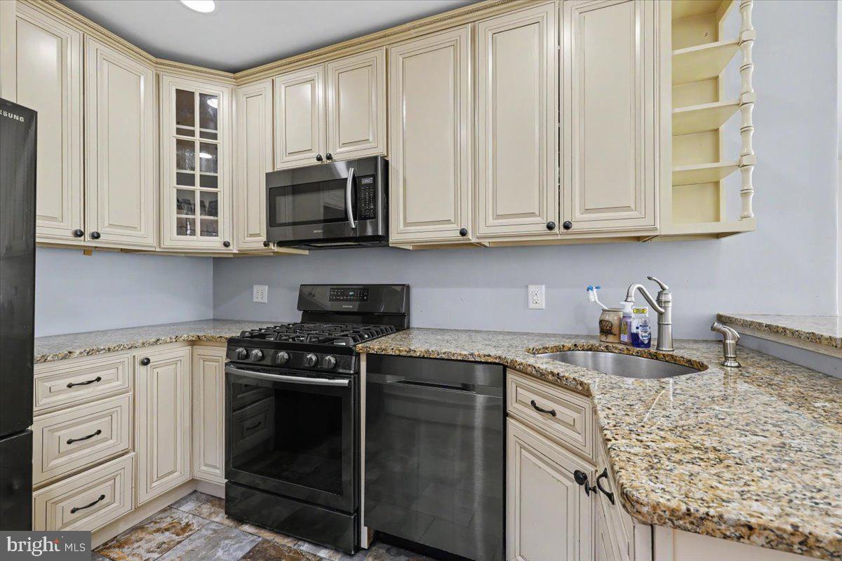 8512 Frontenac St Property Photo 4