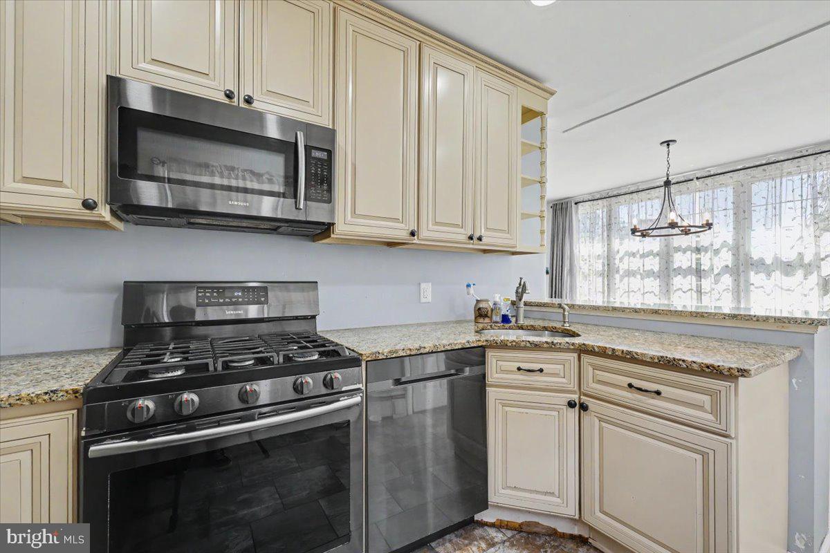 8512 Frontenac St Property Photo 5