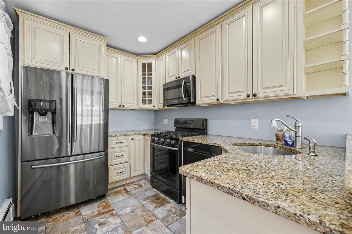 8512 Frontenac St Property Photo 6