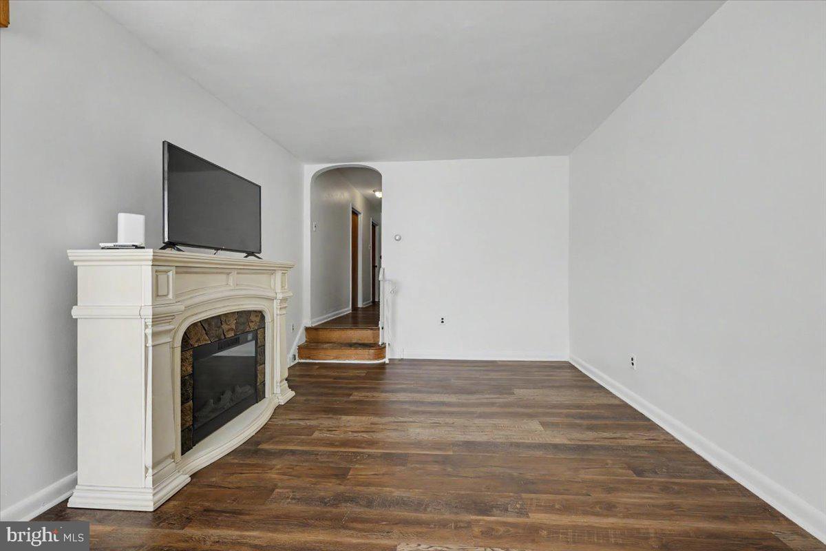 8512 Frontenac St Property Photo 9
