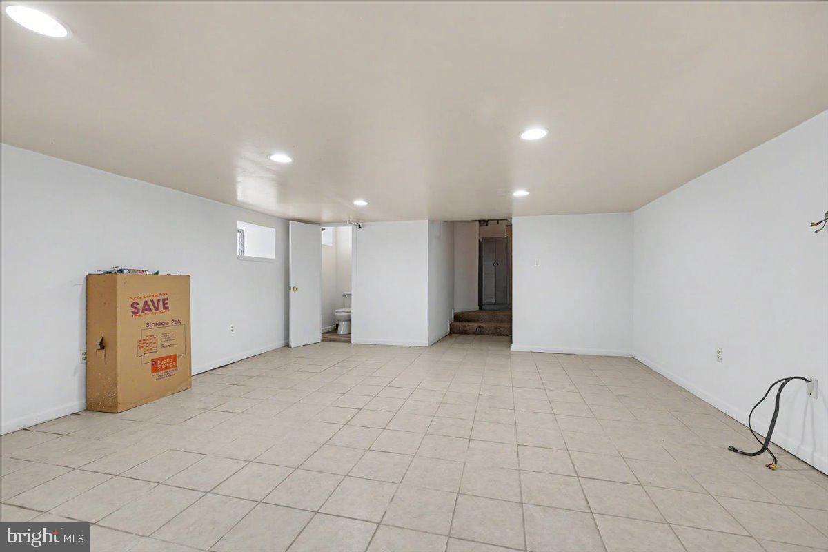 8512 Frontenac St Property Photo 21