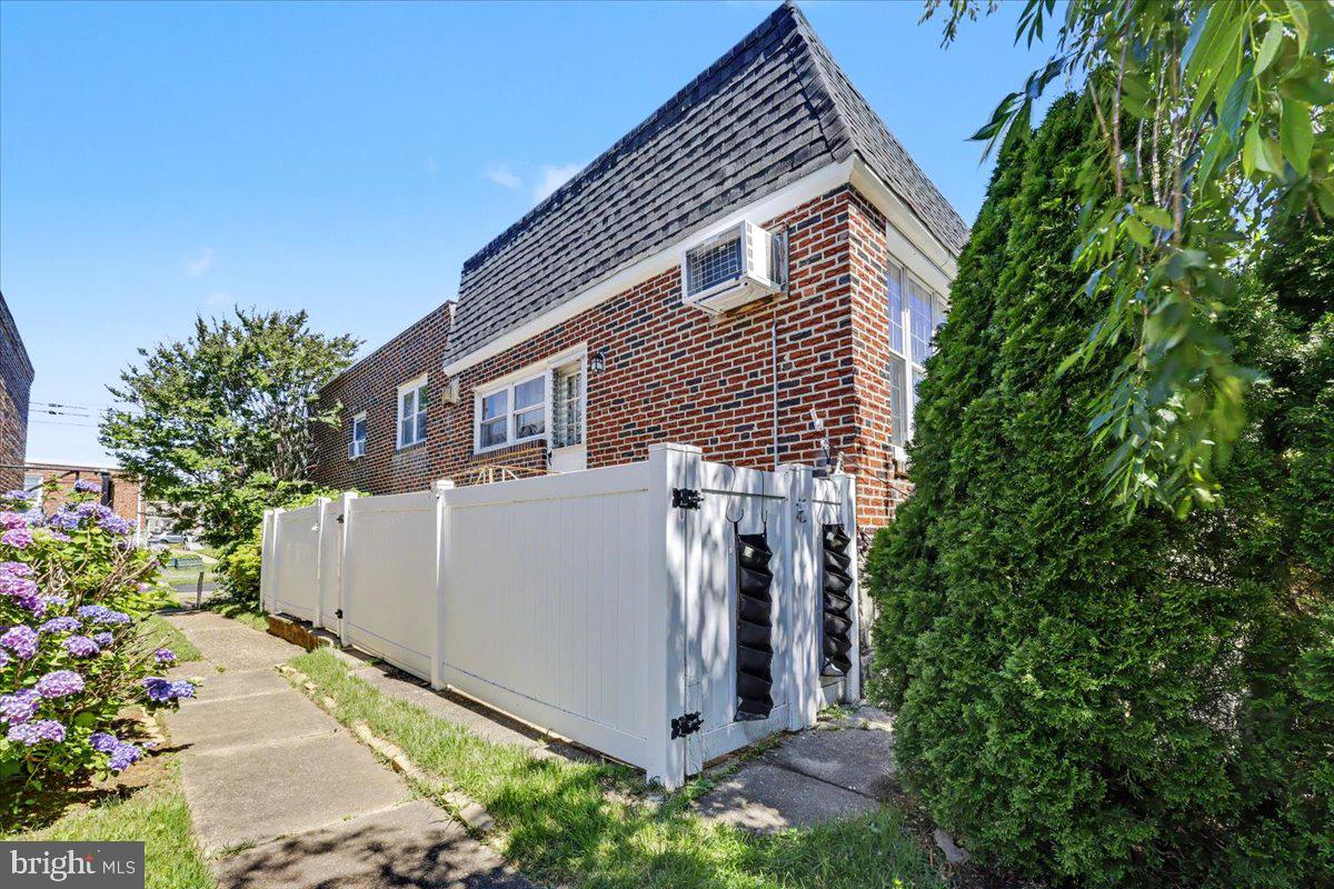 8512 Frontenac St Property Photo 25