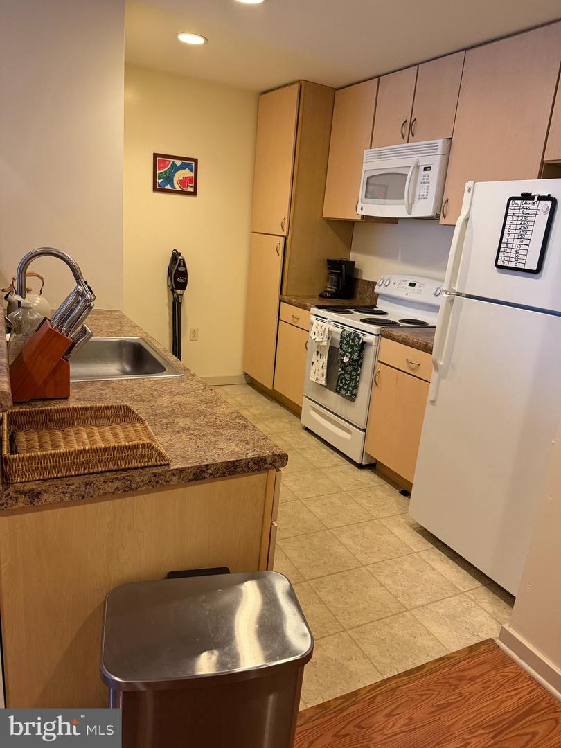 815-37 Arch St #202 Property Photo 5