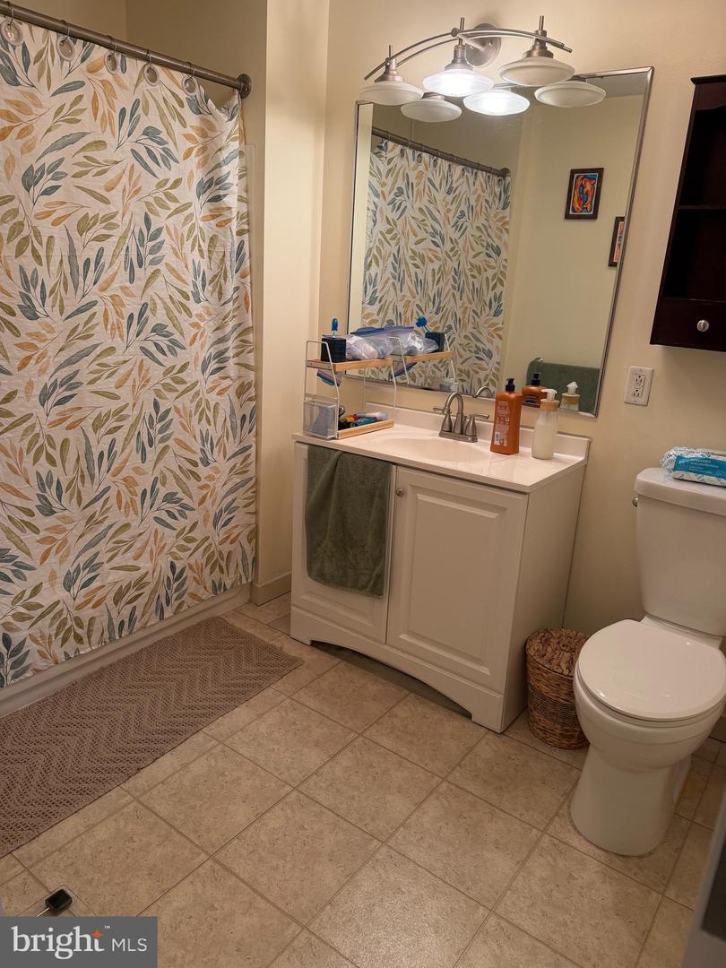815-37 Arch St #202 Property Photo 7