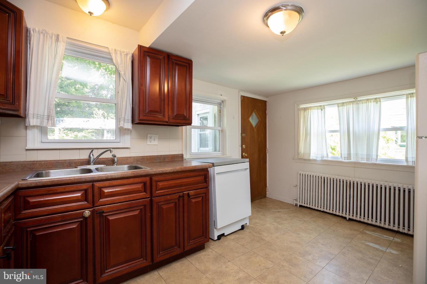 470 Conarroe St Property Photo 18