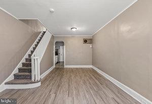 1635 Etting St Property Photo 3