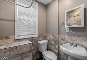 1635 Etting St Property Photo 13