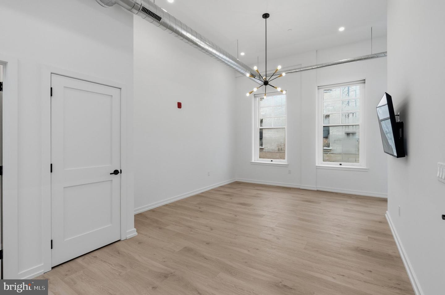 1232 Chancellor St #2c Property Photo 9