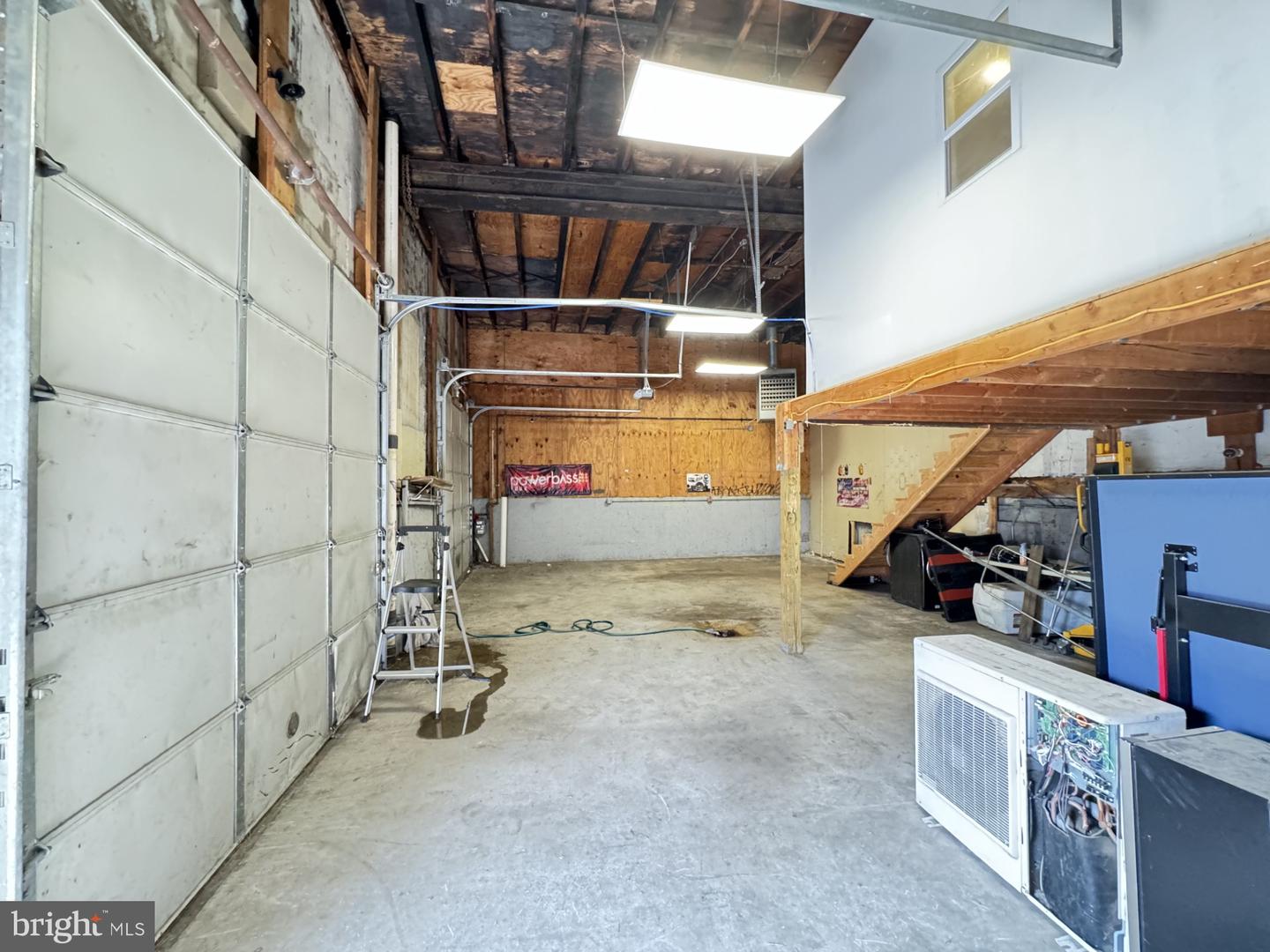 2813-15 E Pacific St Property Photo 4