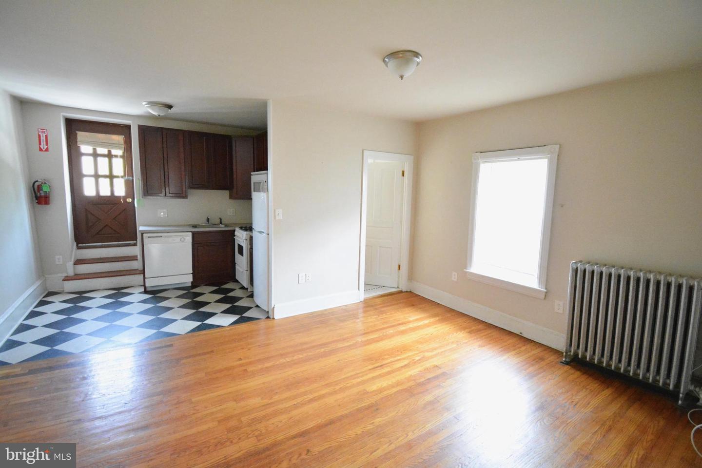 247 W Hansberry St #3rd Floor Property Photo 2