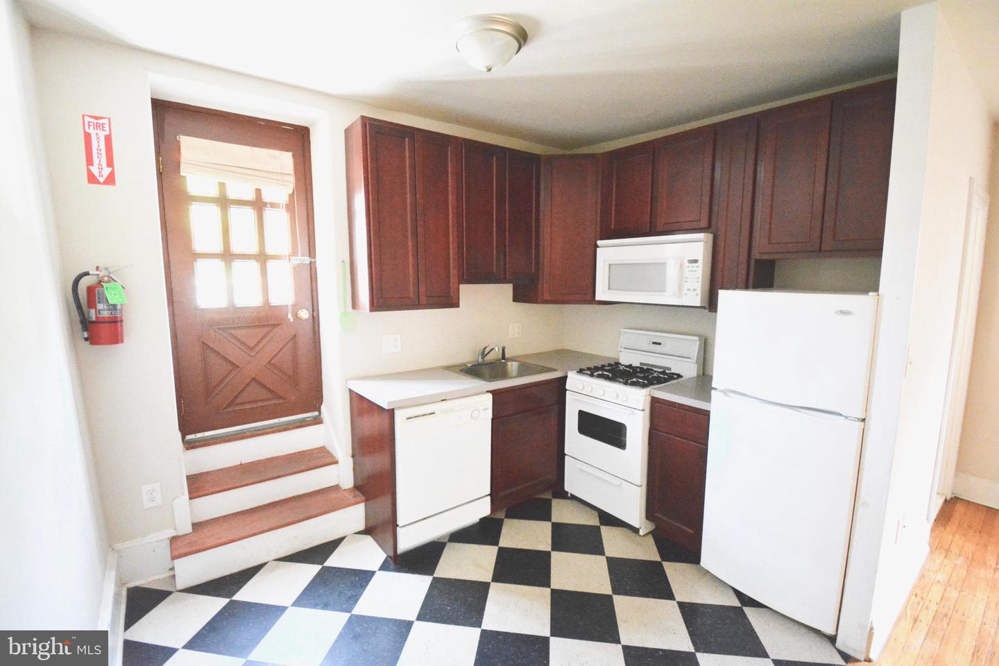 247 W Hansberry St #3rd Floor Property Photo 3