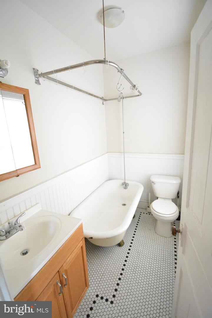 247 W Hansberry St #3rd Floor Property Photo 11