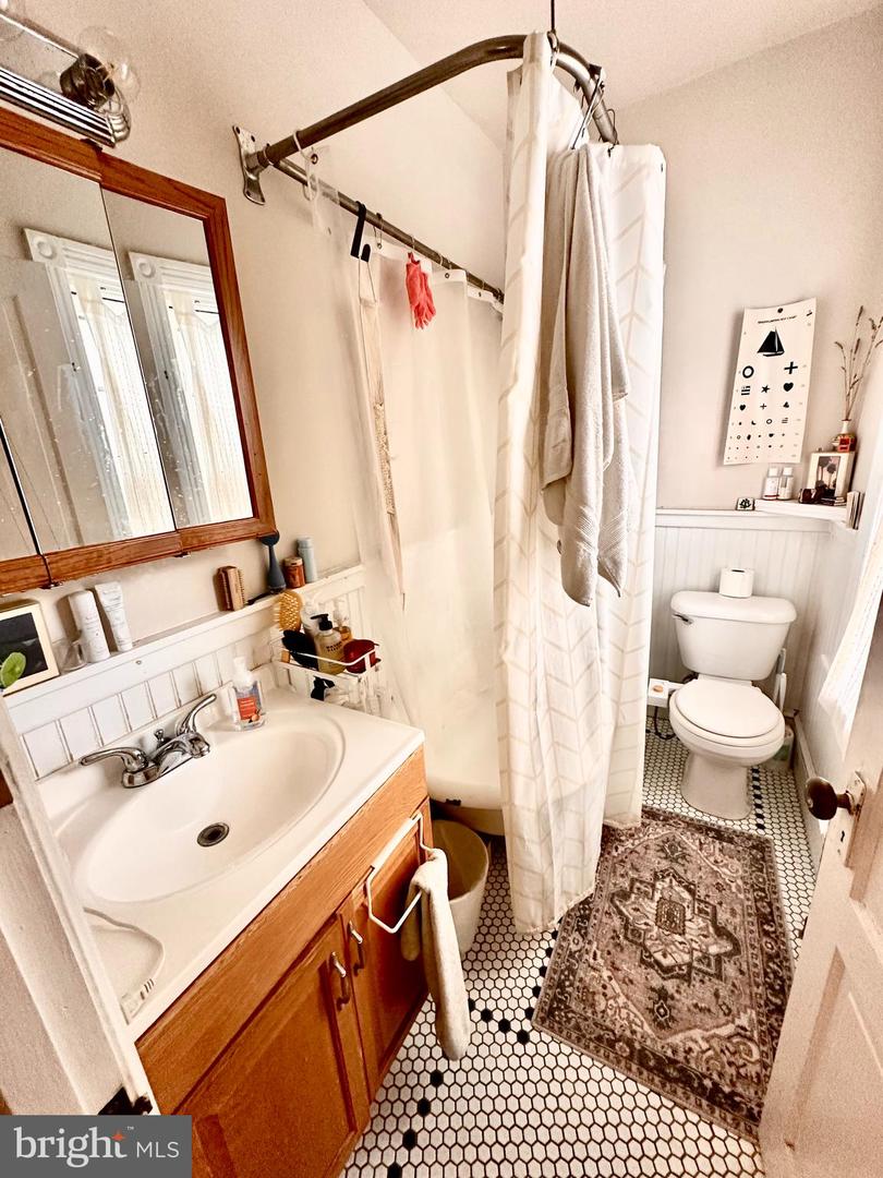247 W Hansberry St #3rd Floor Property Photo 12