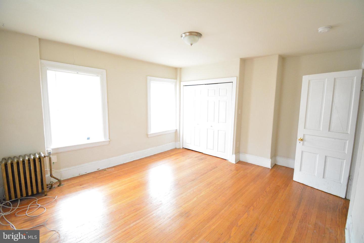 247 W Hansberry St #3rd Floor Property Photo 18