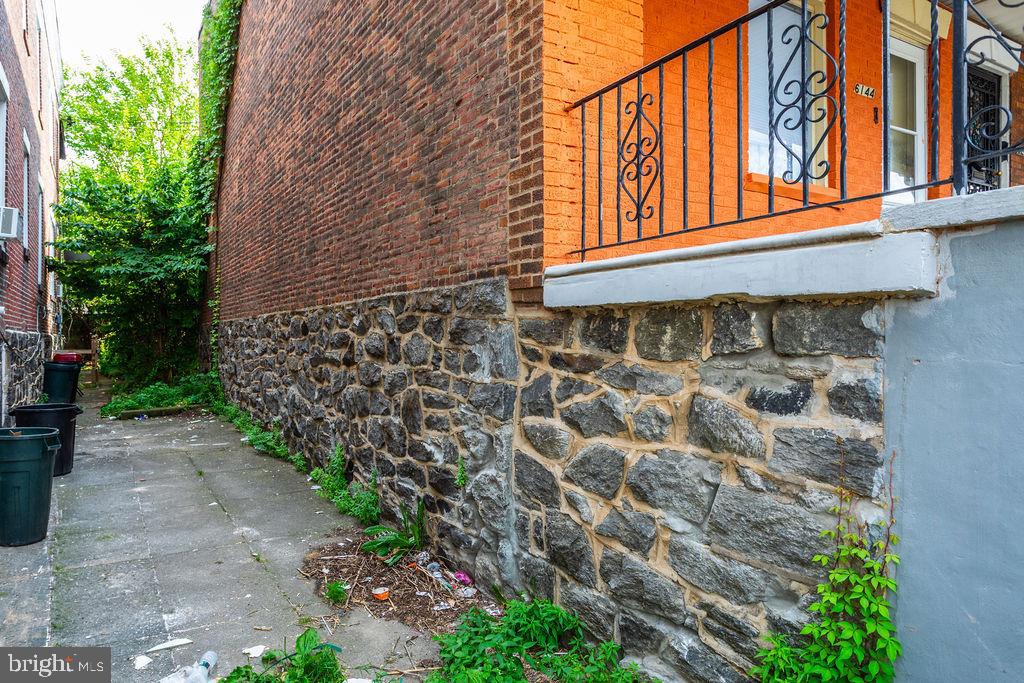 6144 Locust St Property Photo 3