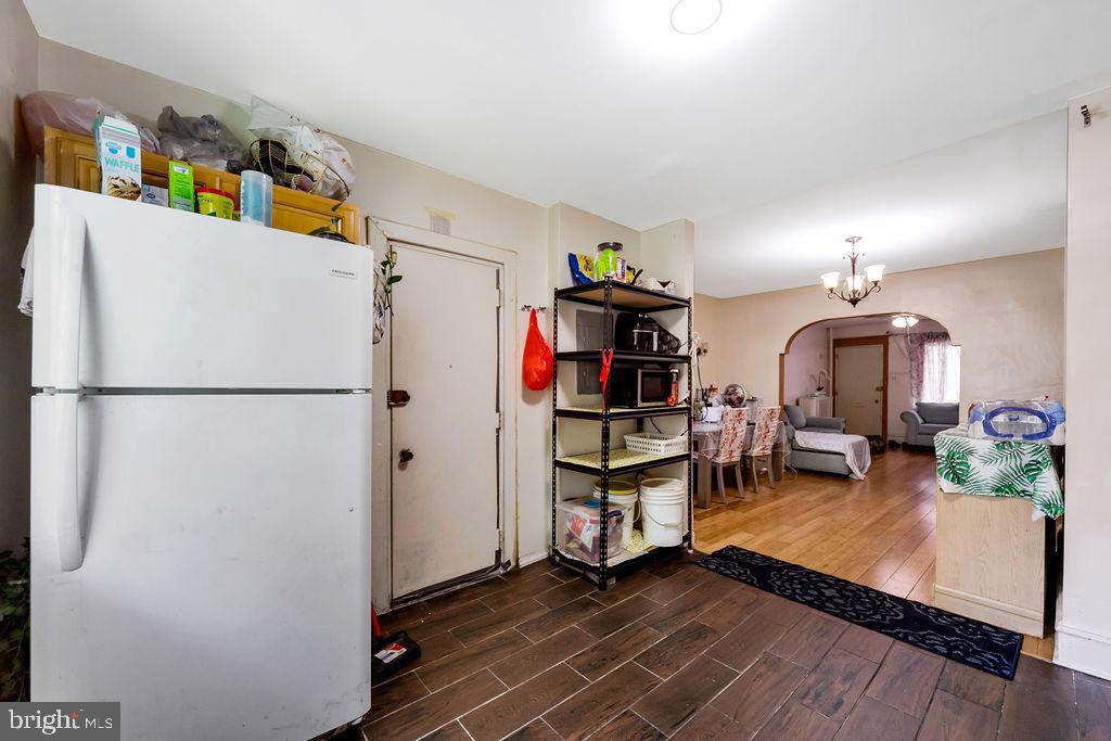 6144 Locust St Property Photo 14