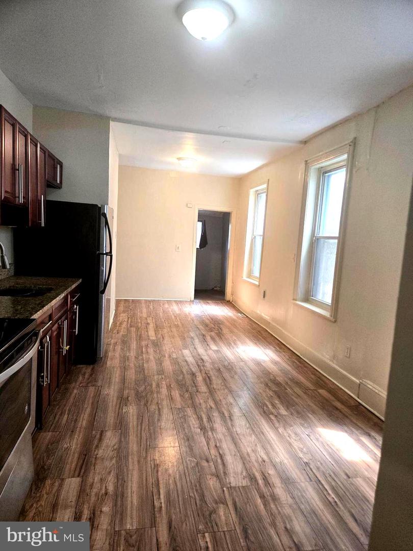 1225 W Huntingdon St Property Photo 16