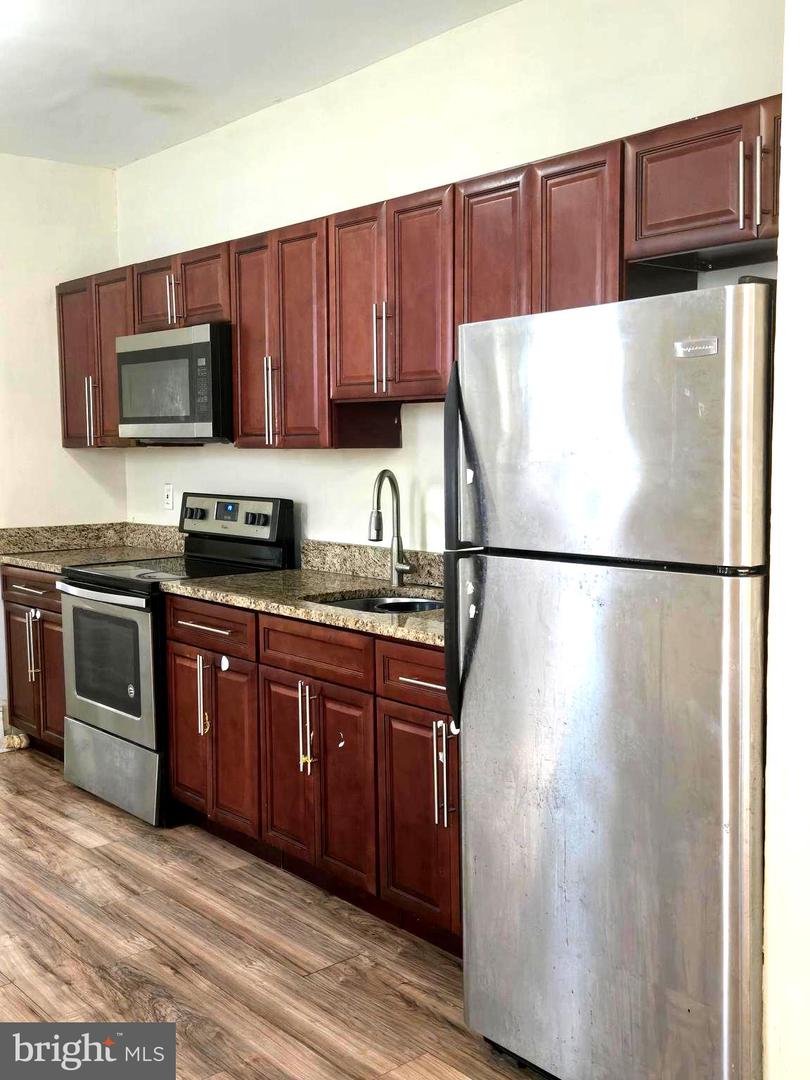 1225 W Huntingdon St Property Photo 17