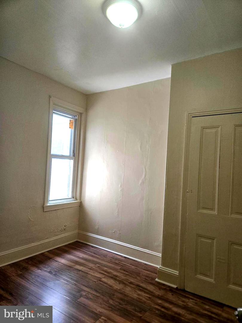 1225 W Huntingdon St Property Photo 26
