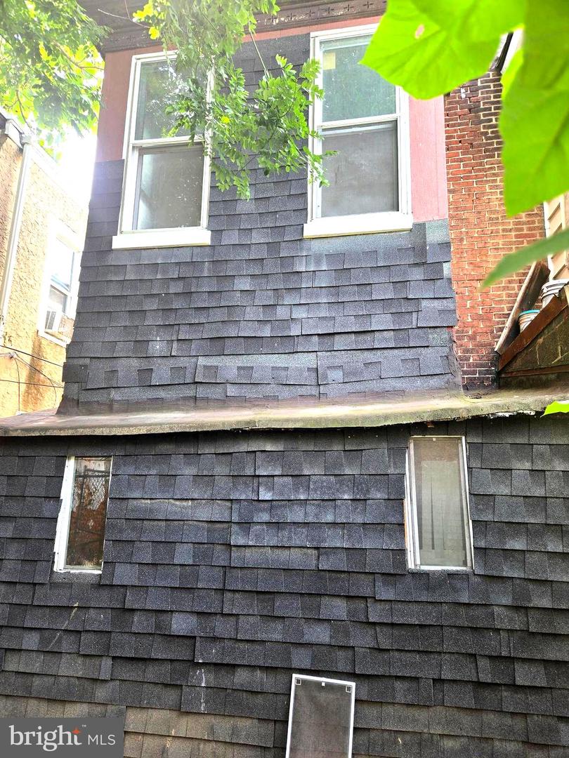 1225 W Huntingdon St Property Photo 33