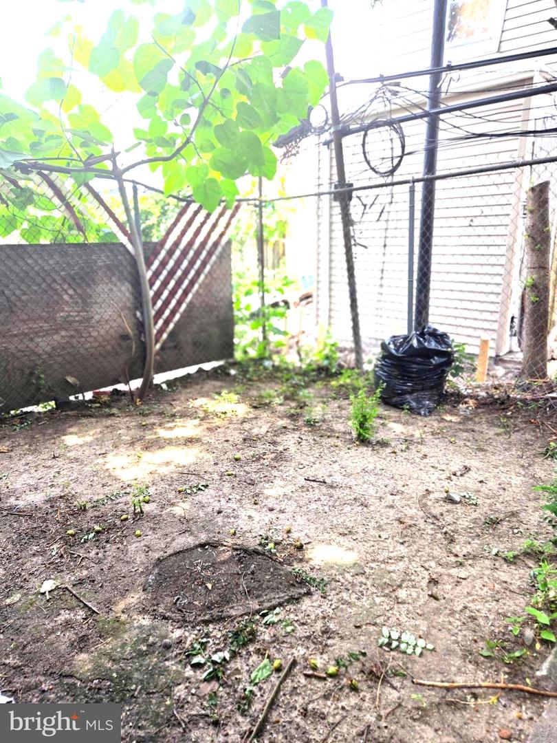 1225 W Huntingdon St Property Photo 34