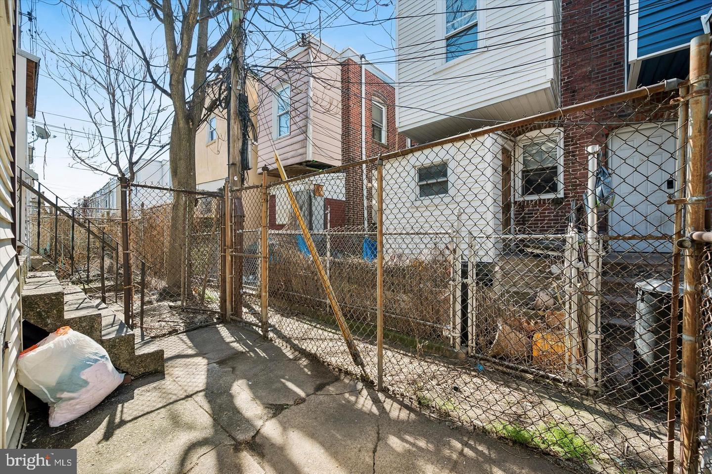 2242 E Monmouth St Property Photo 13