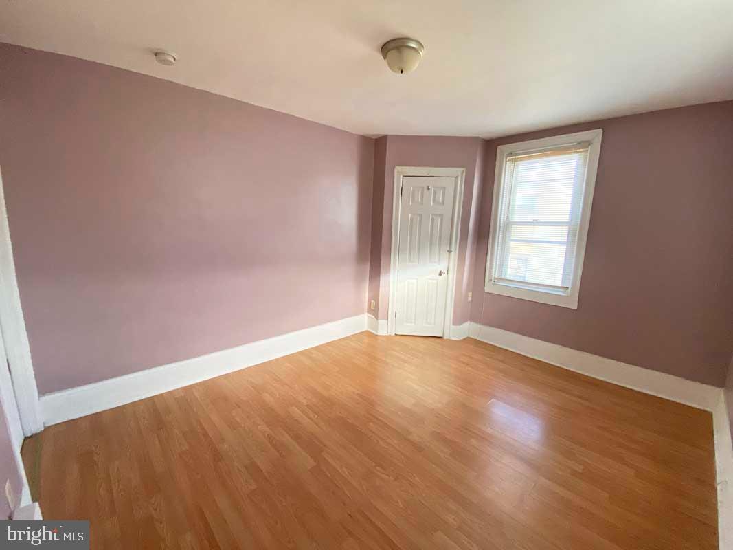 1833 W Rockland St #2nd Fl Property Photo 3