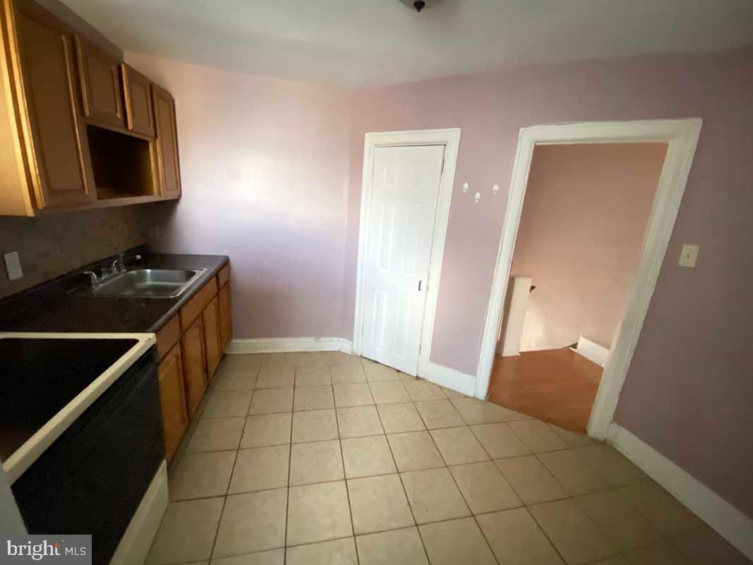 1833 W Rockland St #2nd Fl Property Photo 10