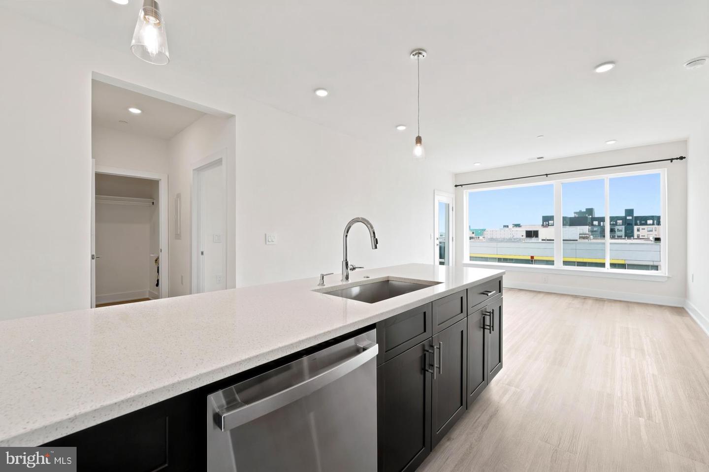 1148 N 2nd St #4i Property Photo 3