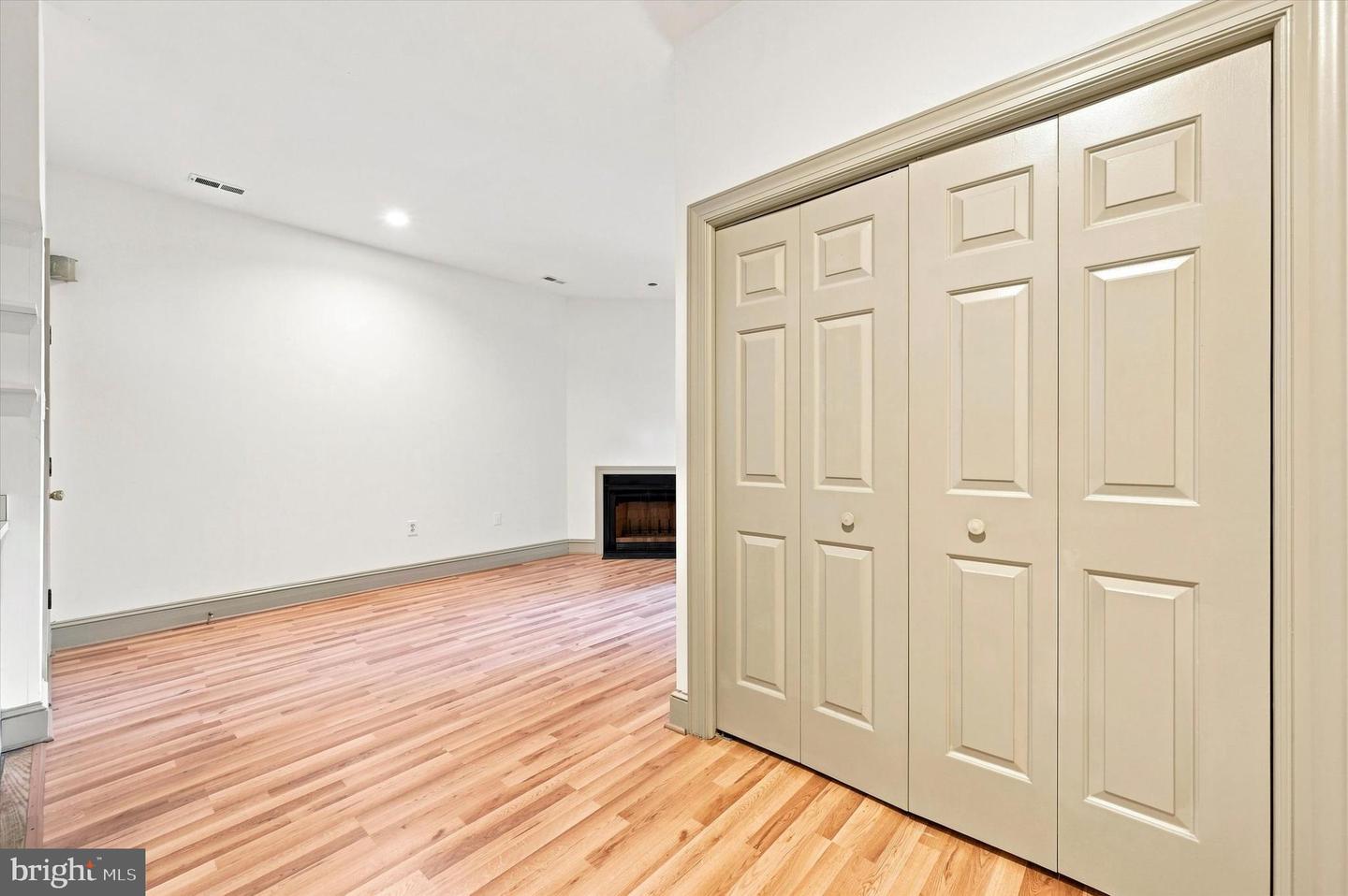 1529 Green St #c Property Photo 3