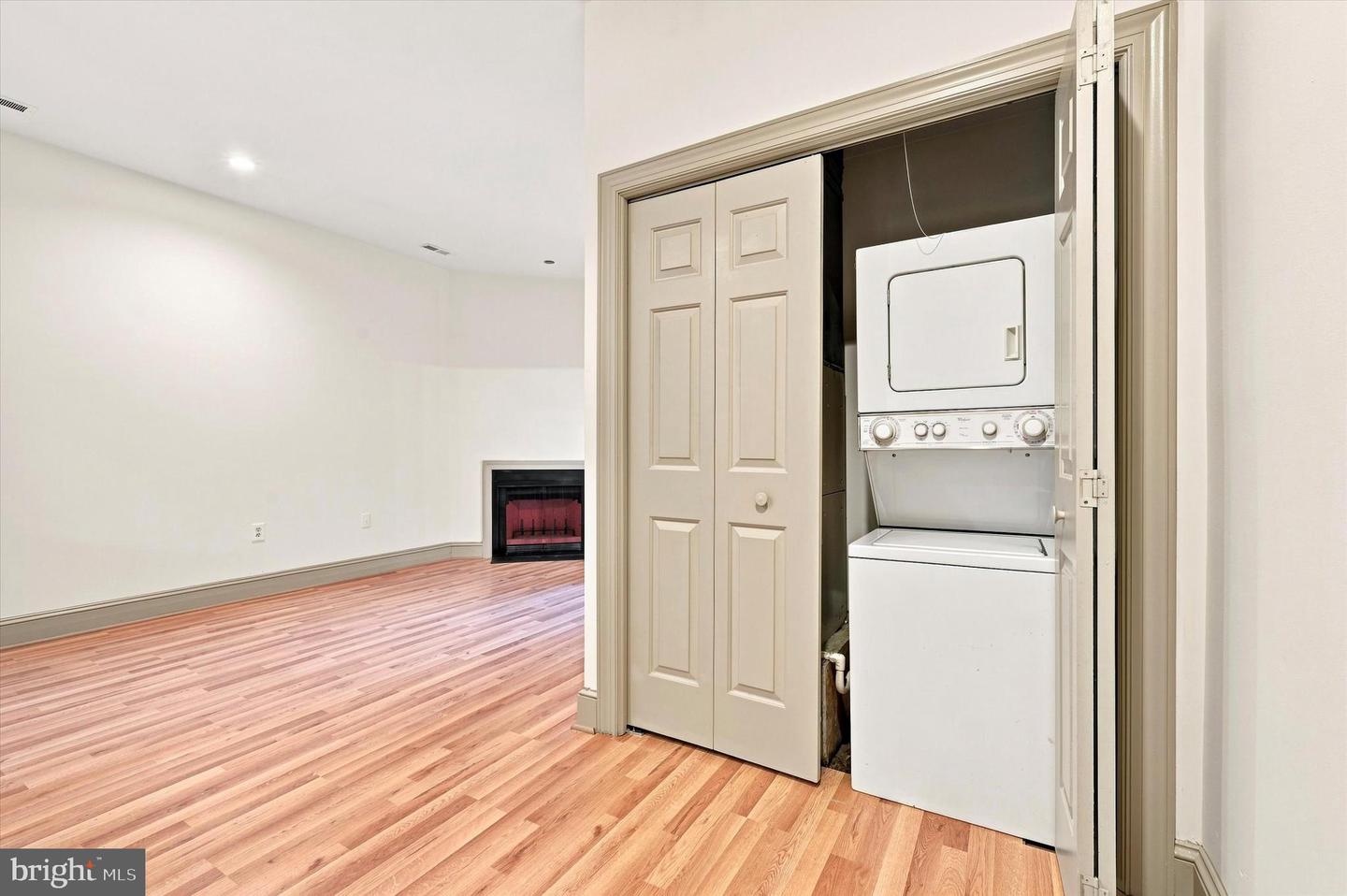 1529 Green St #c Property Photo 4