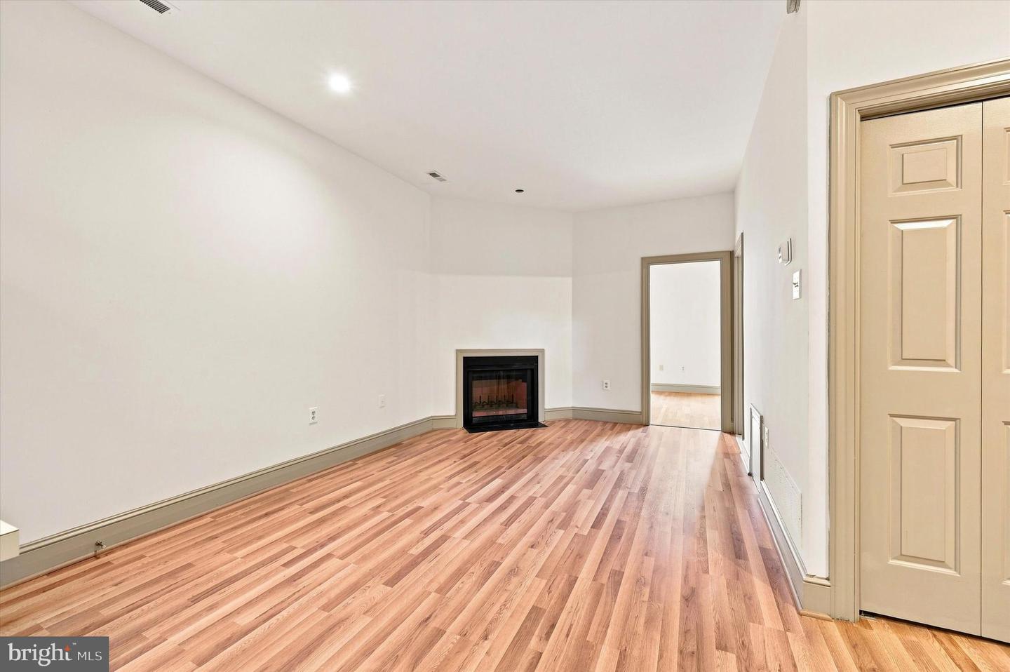 1529 Green St #c Property Photo 6