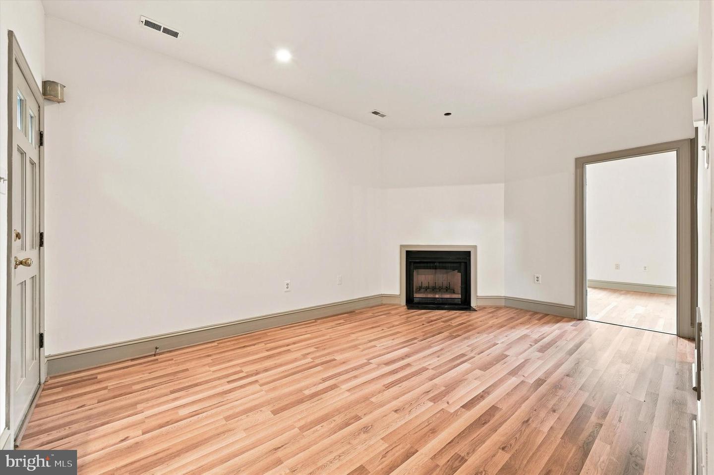 1529 Green St #c Property Photo 7