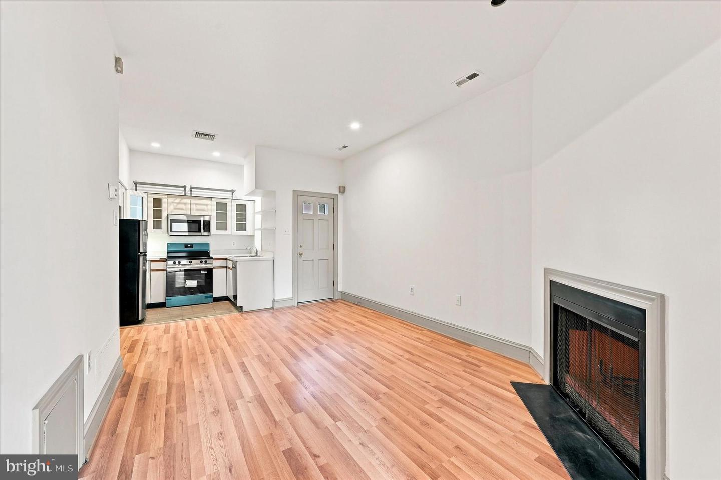 1529 Green St #c Property Photo 8