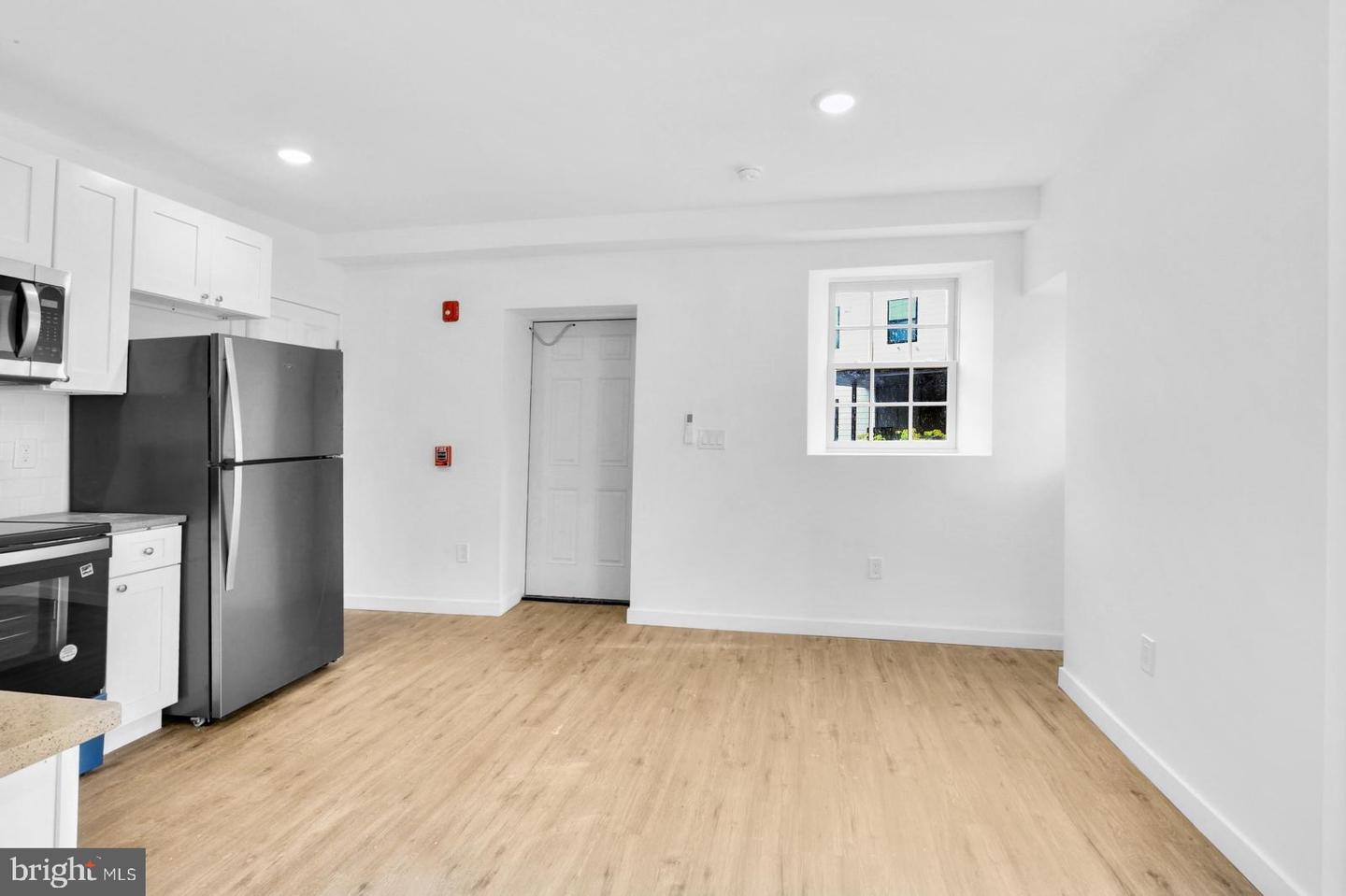 7037 Ridge Ave #1b Property Photo 6