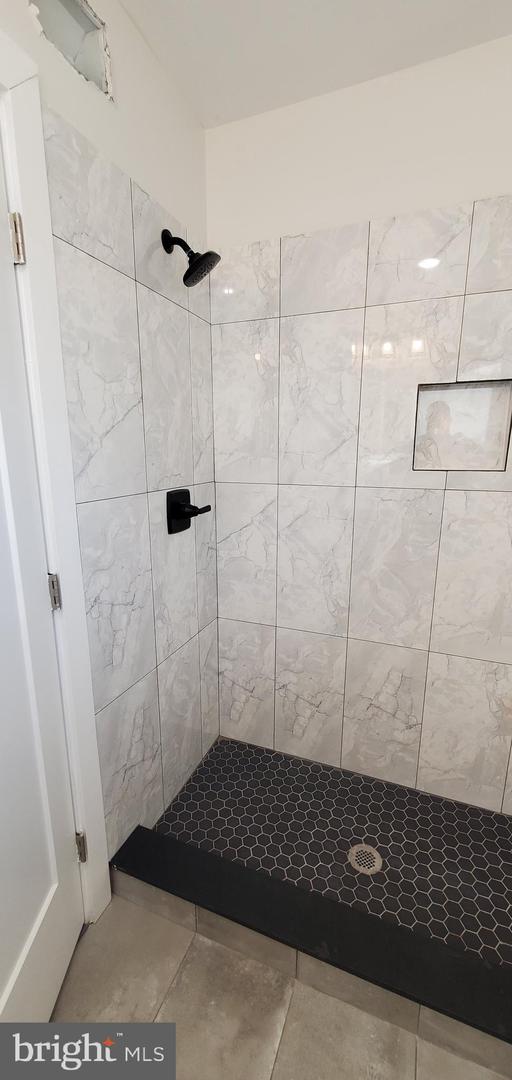 536 W Huntingdon St #1 Property Photo 5