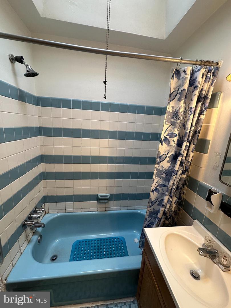 4551 Pennypack St Property Photo 8