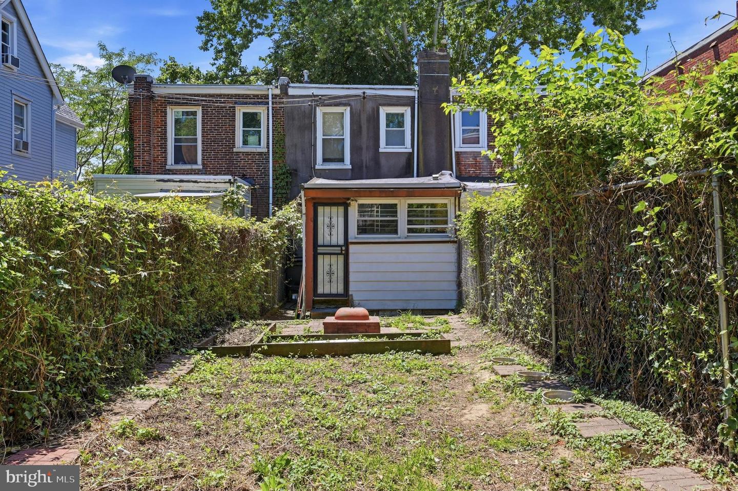 315 W Clarkson Ave Property Photo 8