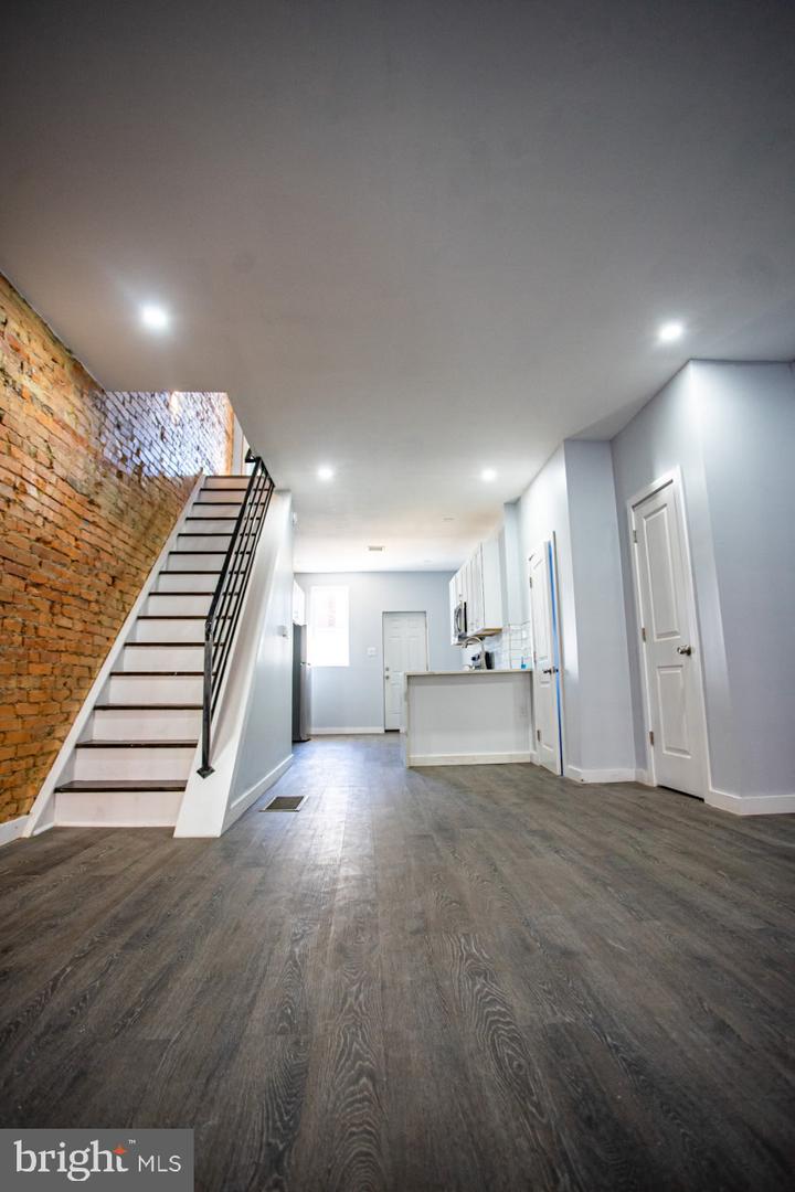 31 S SALFORD ST Property Photo 1