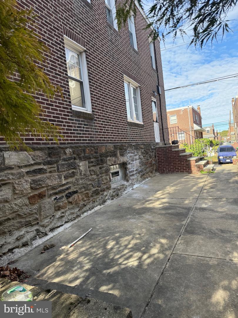3011 Teesdale St Property Photo 4