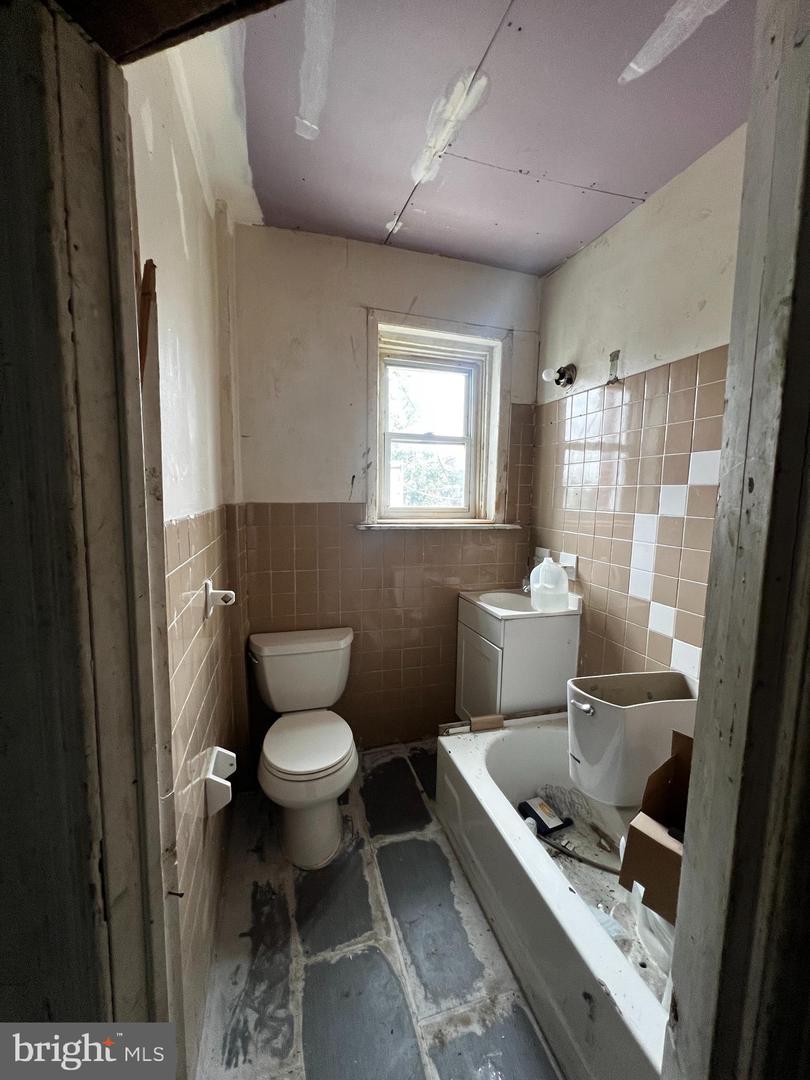 5027 Ogden St Property Photo 5